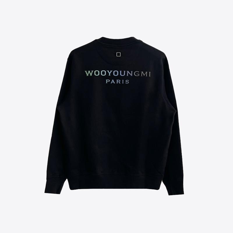 우영미 남성 그라데이션 엠보싱 백 로고 맨투맨 (블랙) W241TS28736B