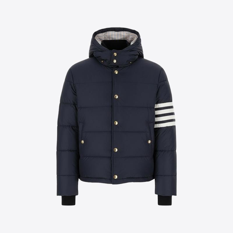 톰브라운 남성 매트 나일론 사선 패딩 다운 자켓 (네이비) MJD061X 05411 415